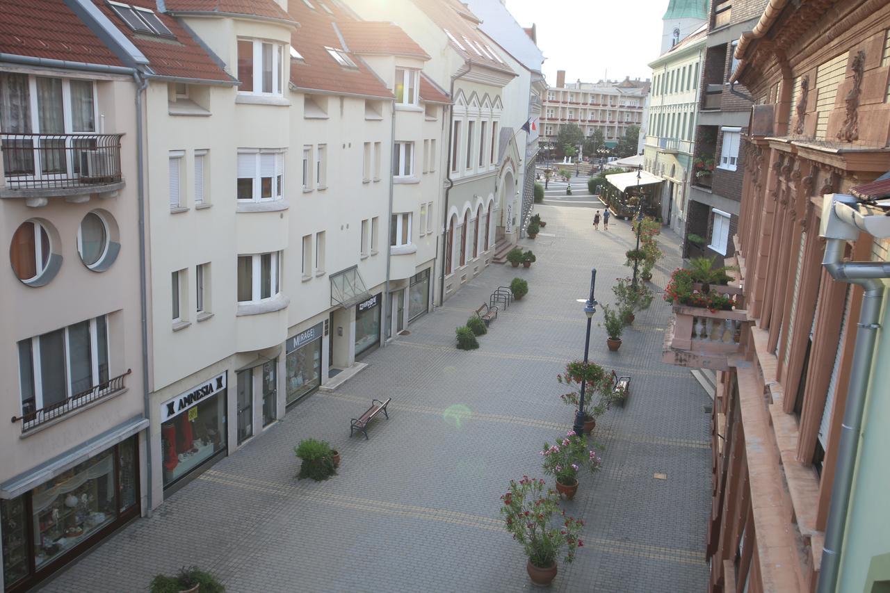 Centrum Lux 2 Apartmanok Kaposvar Exterior photo